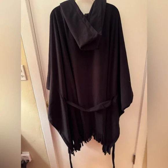 Susan Graver Hooded Poncho Weekend Fleece w/Fringe Black 4X NWOT - Picture 3 of 10